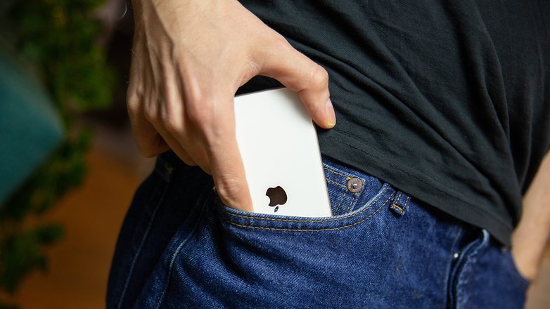 NextPit Apple iPhone SE 2022 Pocket