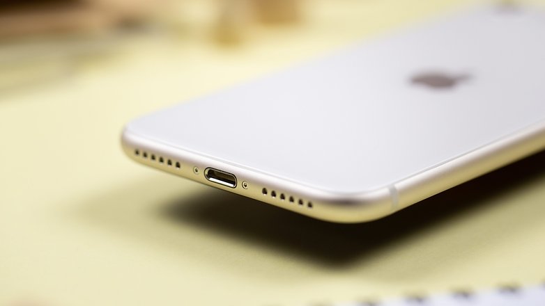NextPit Apple iPhone SE 2022 USB
