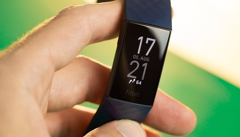 Fitbit Charge 4 im Test: Sch&ouml;nheit versinkt in Habgier
