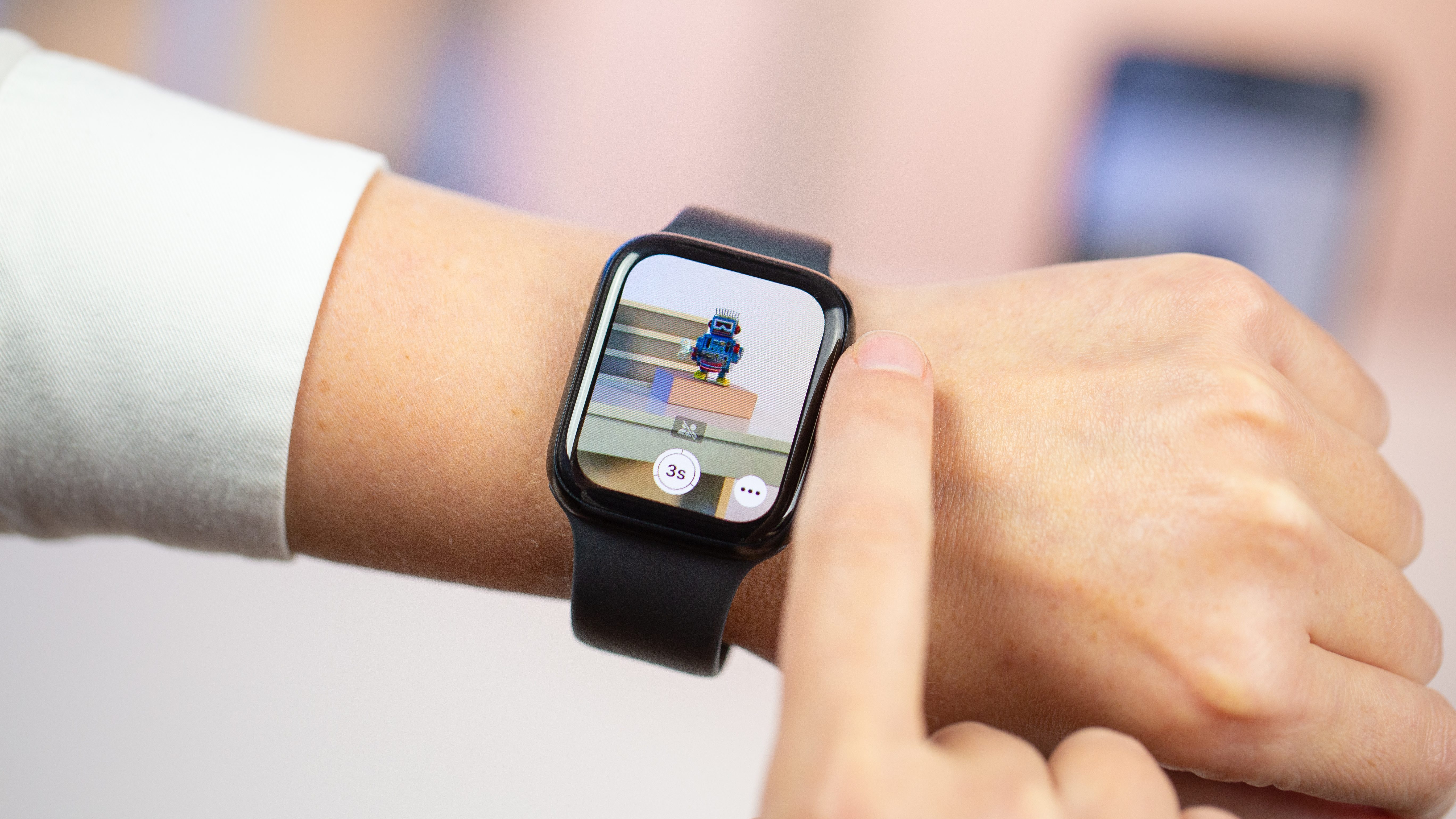 How to zoom in on your iPhone camera from your Apple Watch
