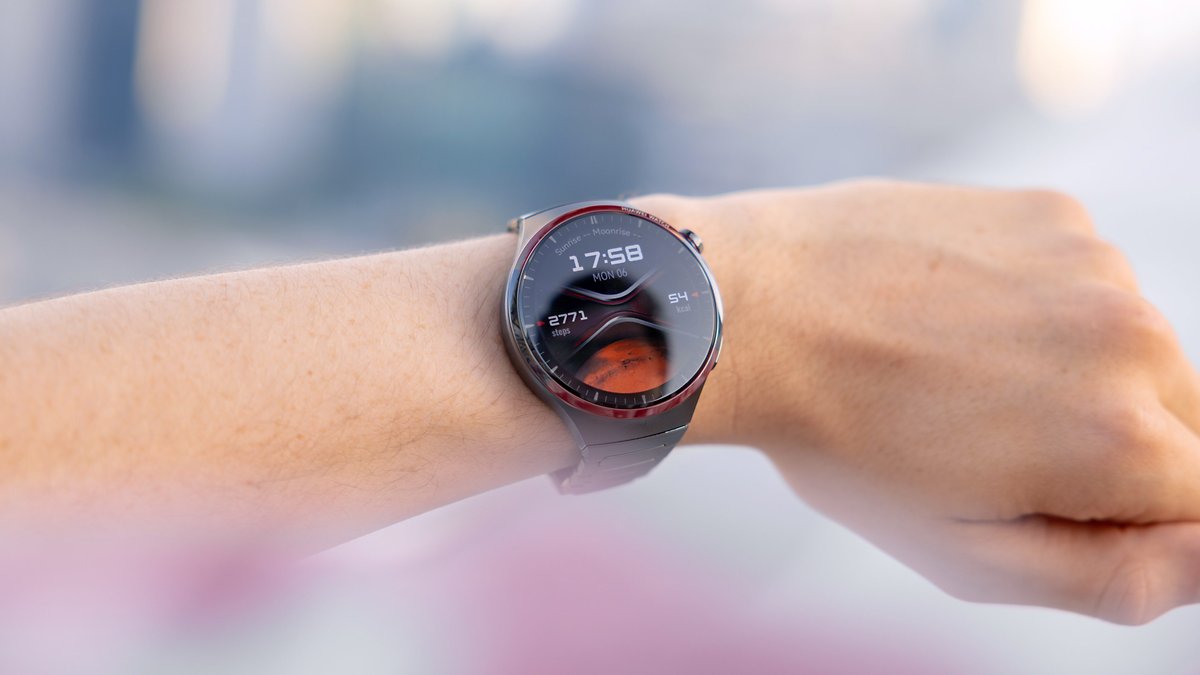 La Huawei Watch 4 Pro portée au poignet