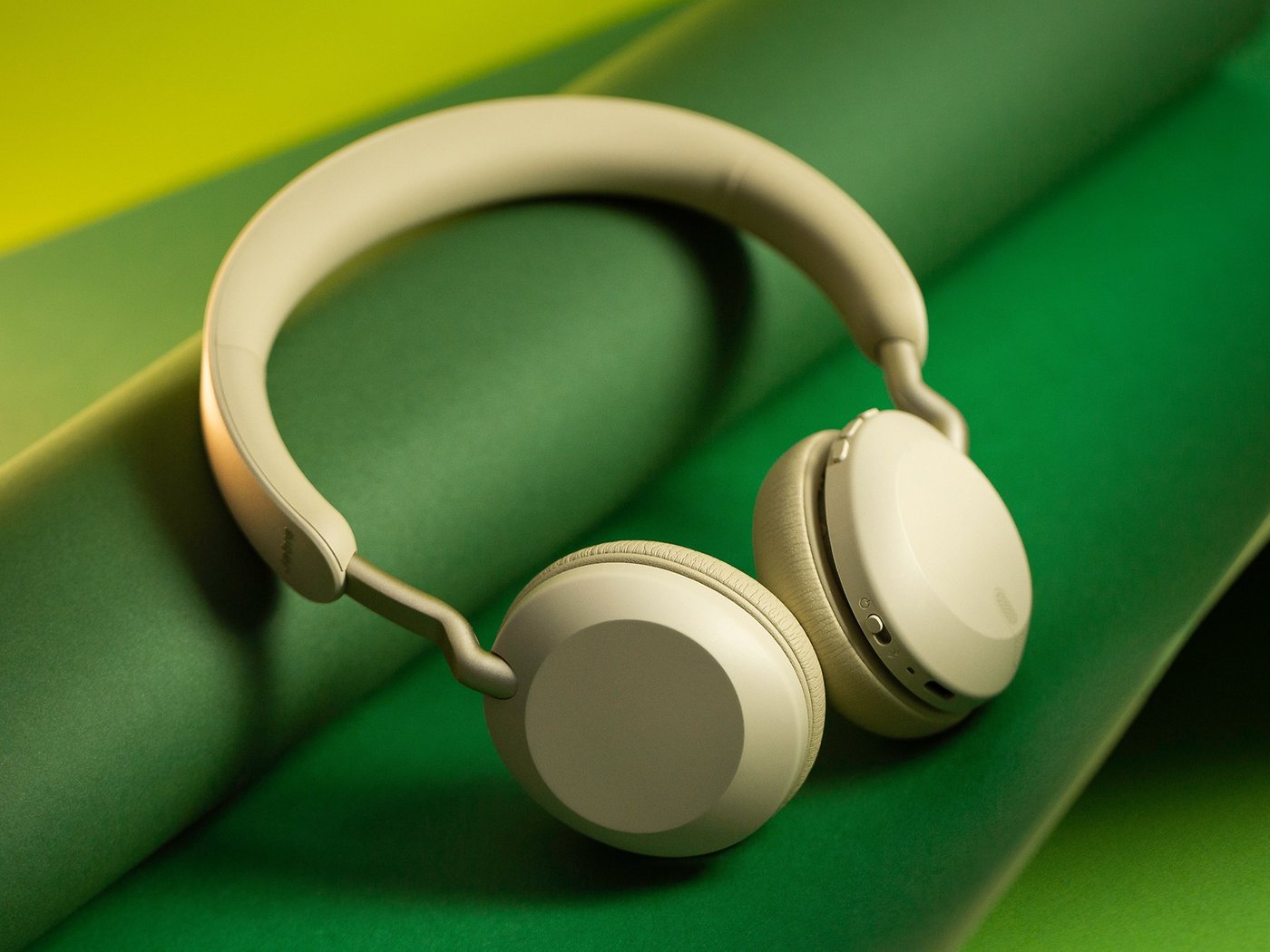 Jabra Elite 45h Review: A Decent Pair of Headphones I Have Trouble