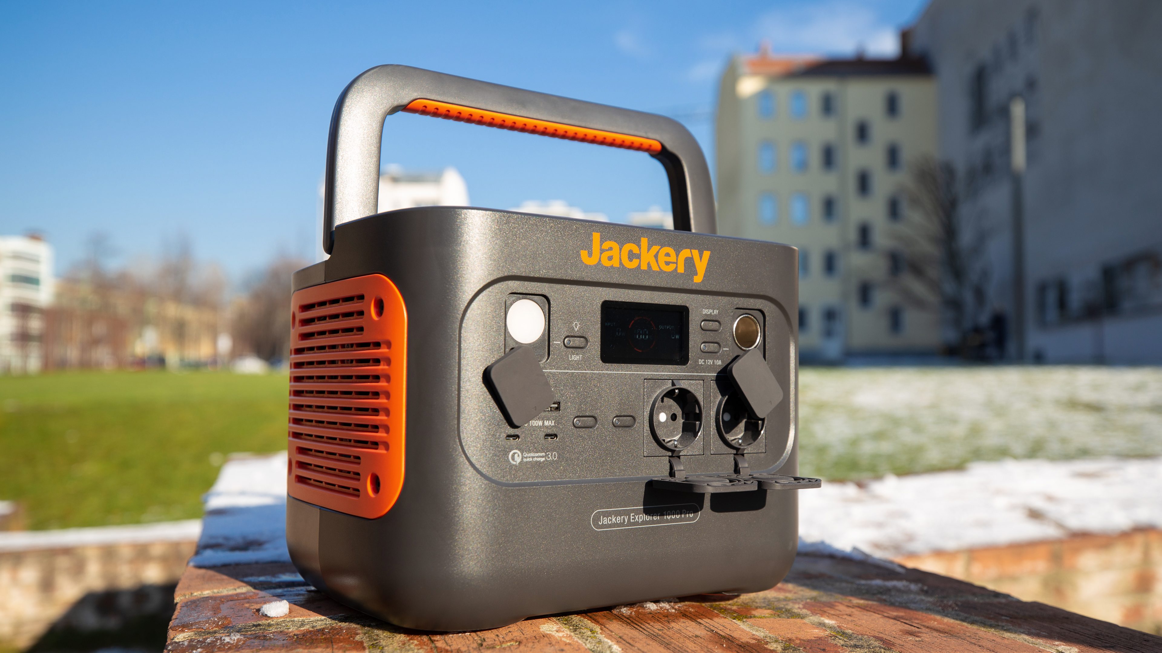 Jackery Explorer 1000 Pro - Lightweight Power Wherever You Need It 