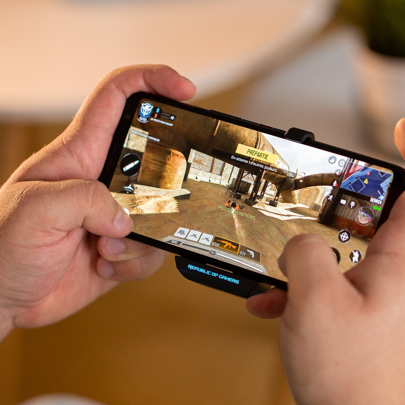 Celular realista com jogos e aplicativos