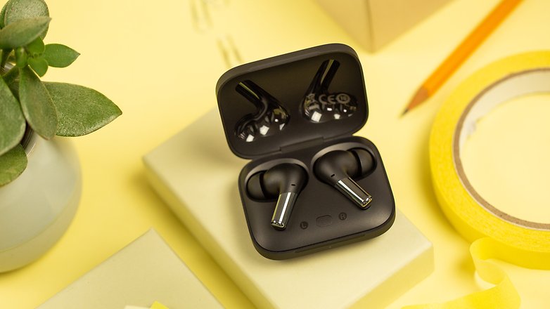 NextPit OnePlus Buds Pro case