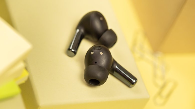 NextPit OnePlus Buds Pro headphones Headphones