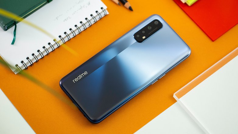 NextPit Realme 7 back