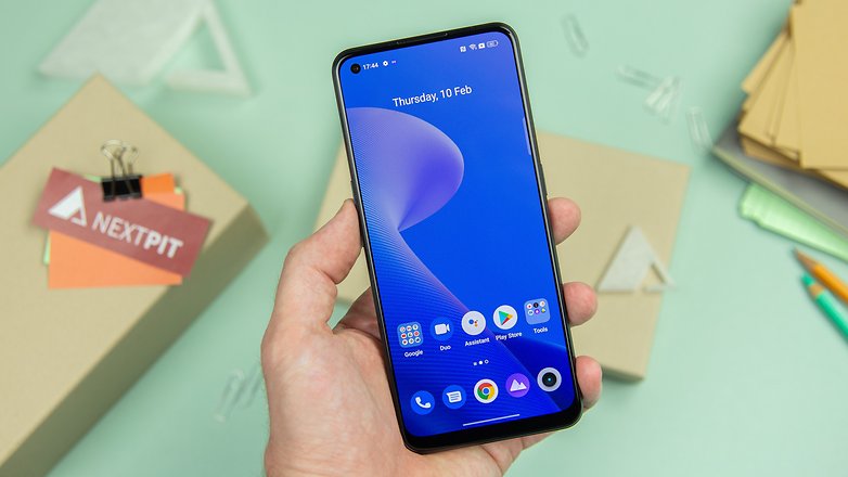 NextPit Realme 9 Pro Plus Hand Display