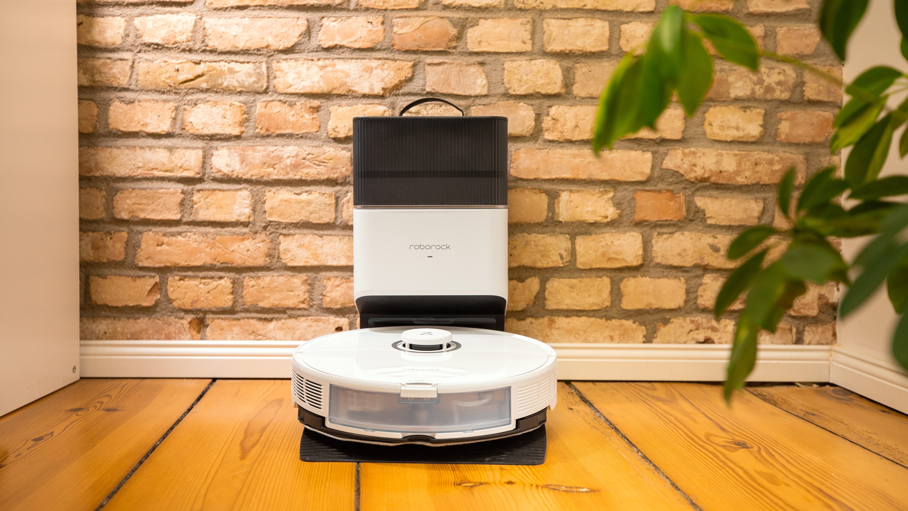 Roborock reveals its new S8 Pro Ultra robot vacuum and cleaning station -  Tech Guide