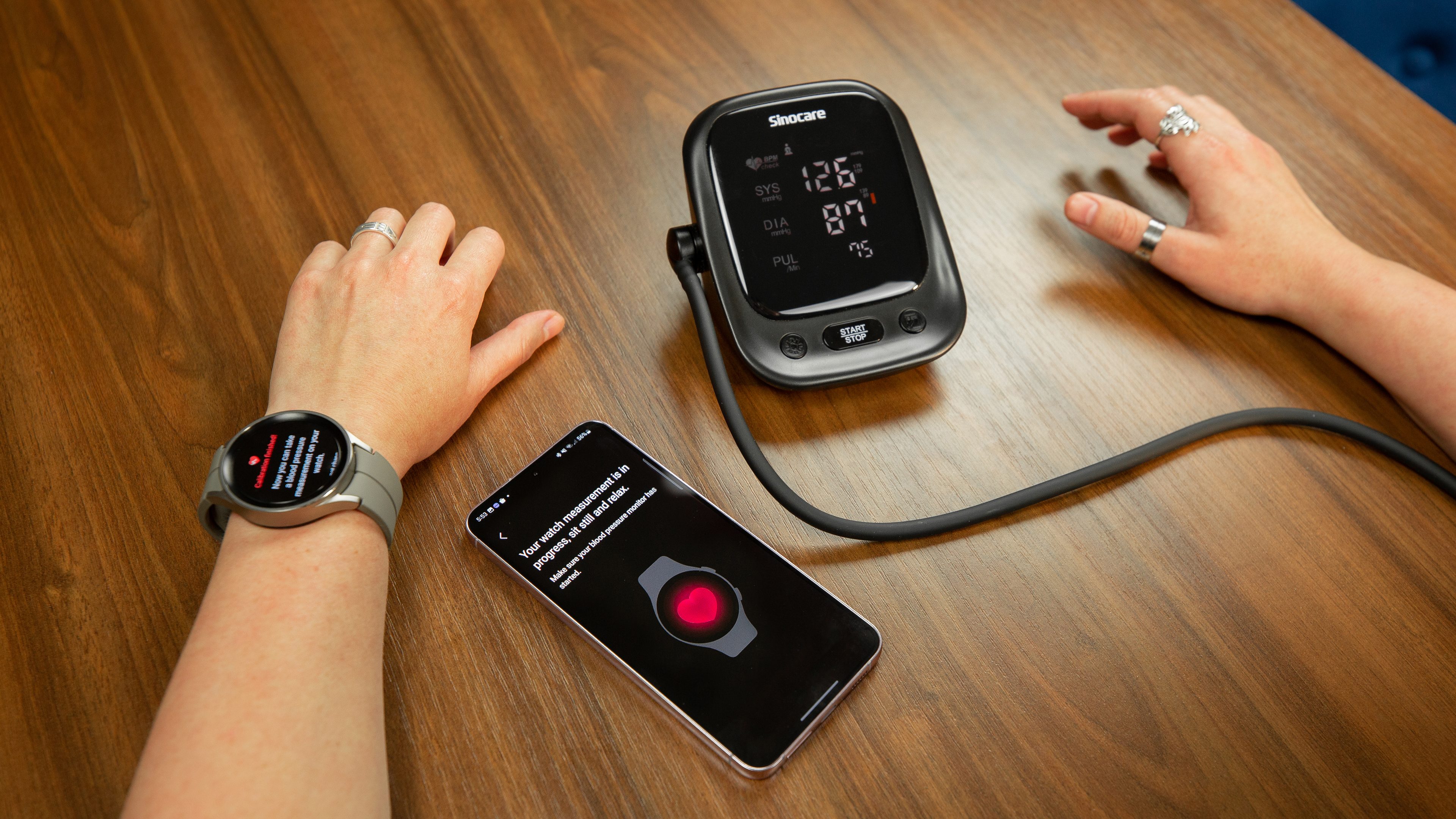 YHE BP Doctor Pro Smartwatch review - it's a blood pressure cuff