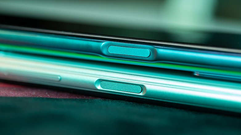 NextPit Samsung Galaxy A22 vs A54 5G side
