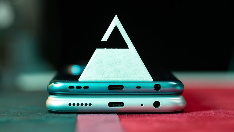 NextPit Samsung Galaxy A22 vs A54 5G usb