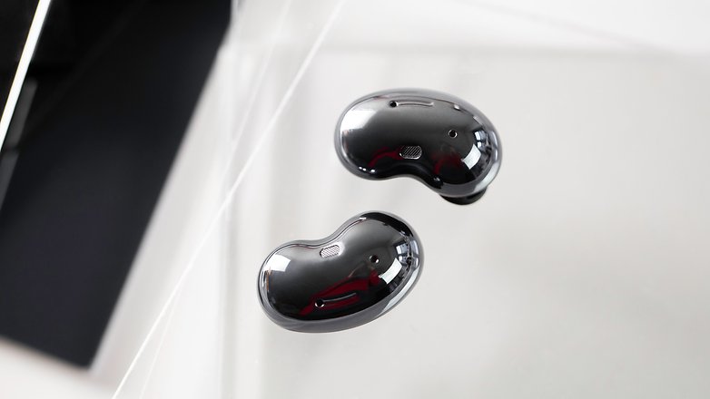 NextPit Samsung Galaxy Buds Live headphones