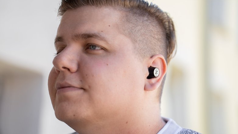 AndroidPIT Sennheiser Momentum Wireless 2 wearing