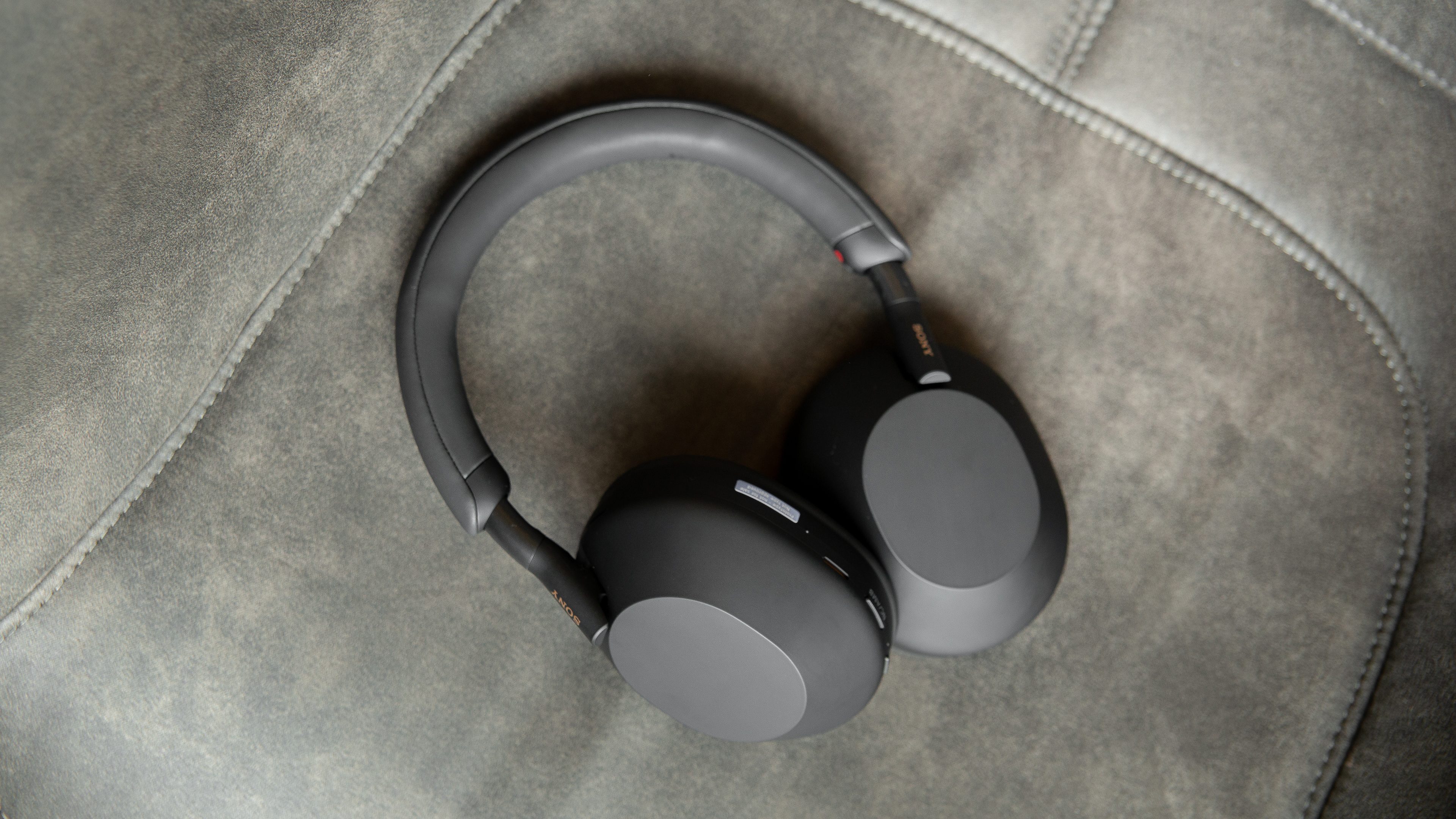 Sony WH-1000XM5 Review: Two Steps Forward, One Step Back! 