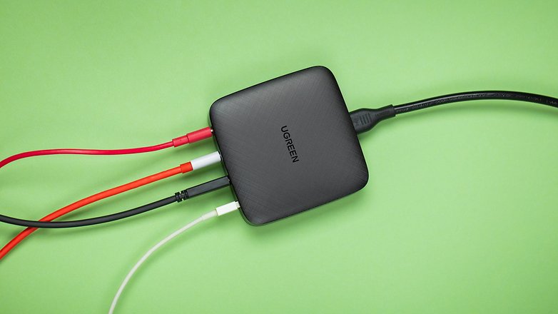 NextPit Ugreen 100W USB C Desktop Charger a