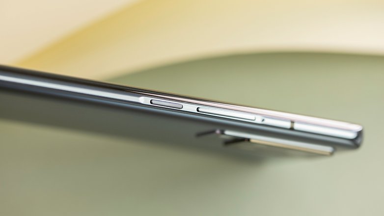NextPit Vivo X51 lock side