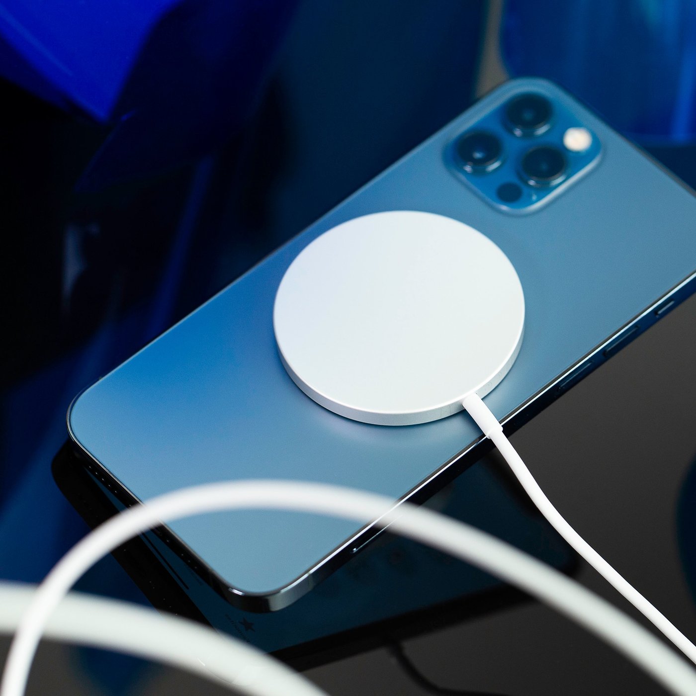 Apple : le chargeur sans fil MagSafe peut recharger le Samsung Galaxy Z  Fold 2