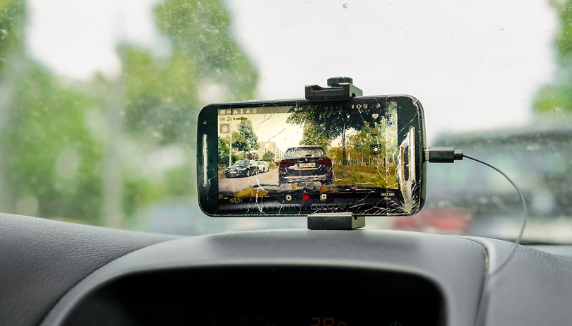 Use your old smartphone as a dash cam &ndash; legally and safely