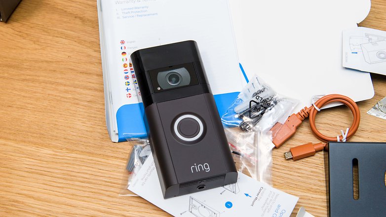 Die Ring Video Doorbell mit dazugehörigem Lieferumfang.