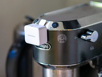 Switchbot Bot ausprobiert: Der L&uuml;mmel dr&uuml;ckt das Kn&ouml;pfchen!