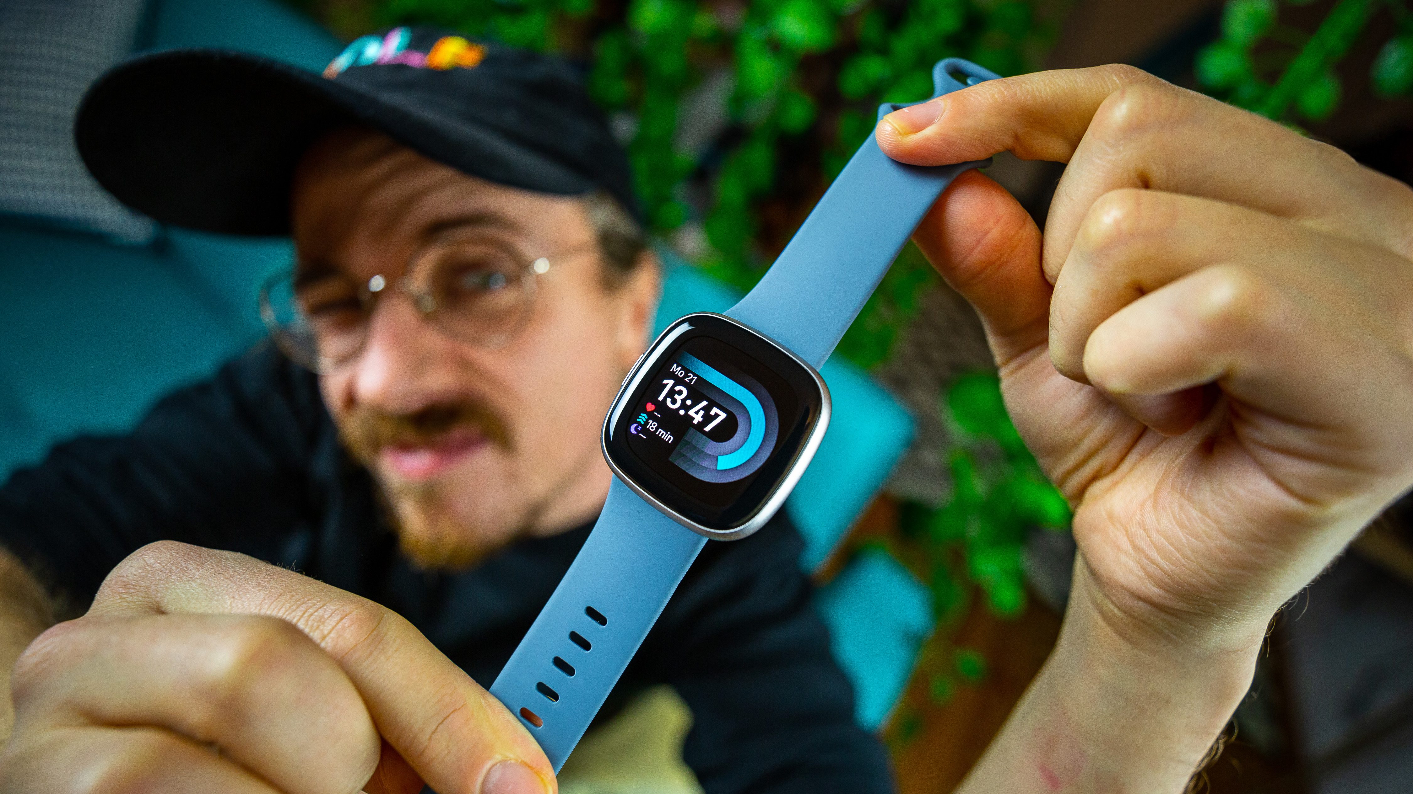 Test de la Fitbit Versa 4: Pas une smartwatch digne de ce nom