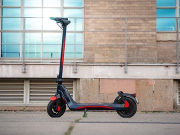 Red Bull RS 1000 im Test: Der Formel-1-Flitzer unter den E-Scootern?