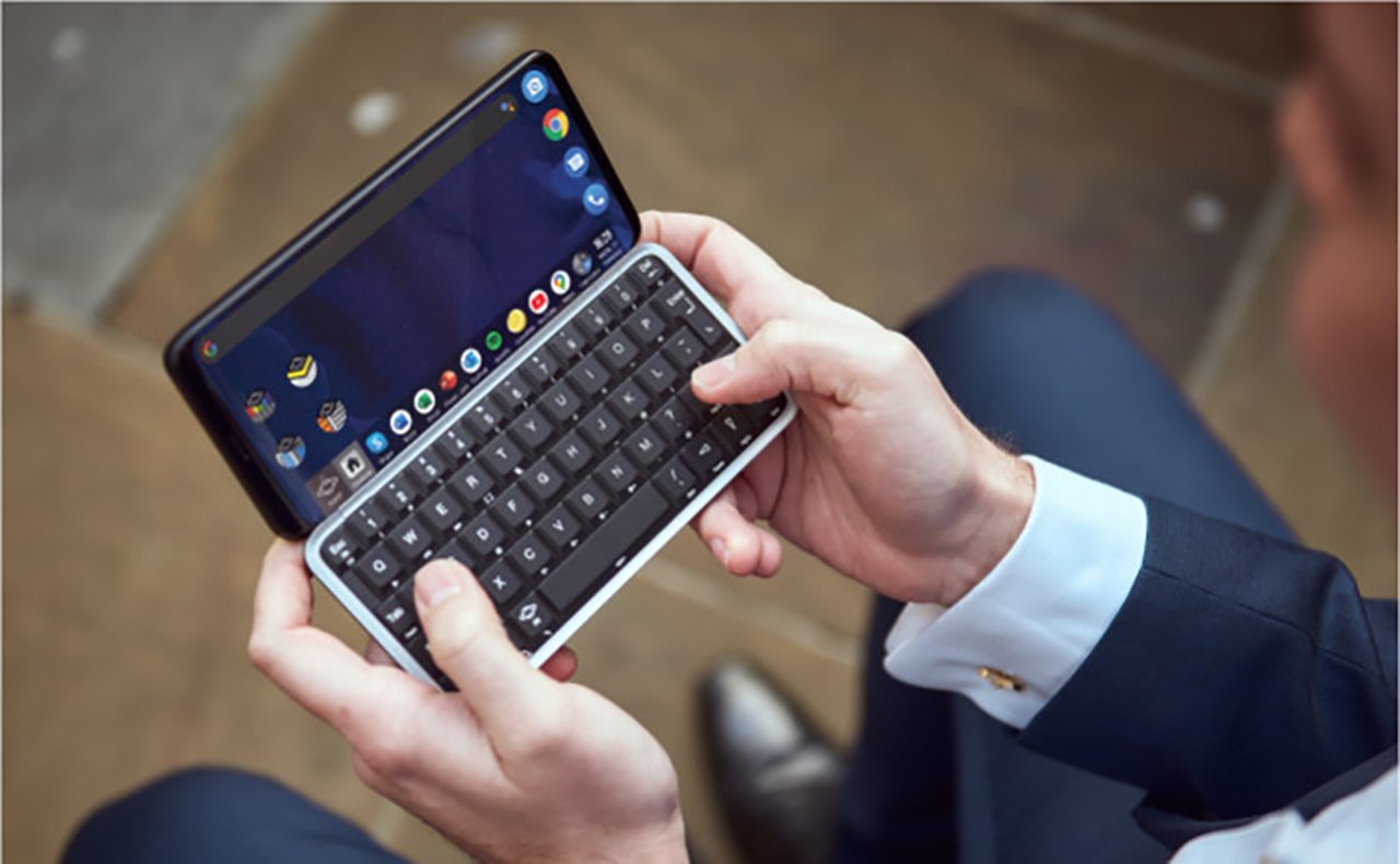 Not dead yet Astro Slide 5G brings a real keyboard in the 5Gage