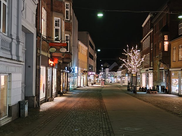 Main Camera, Night Mode, 2X zoom