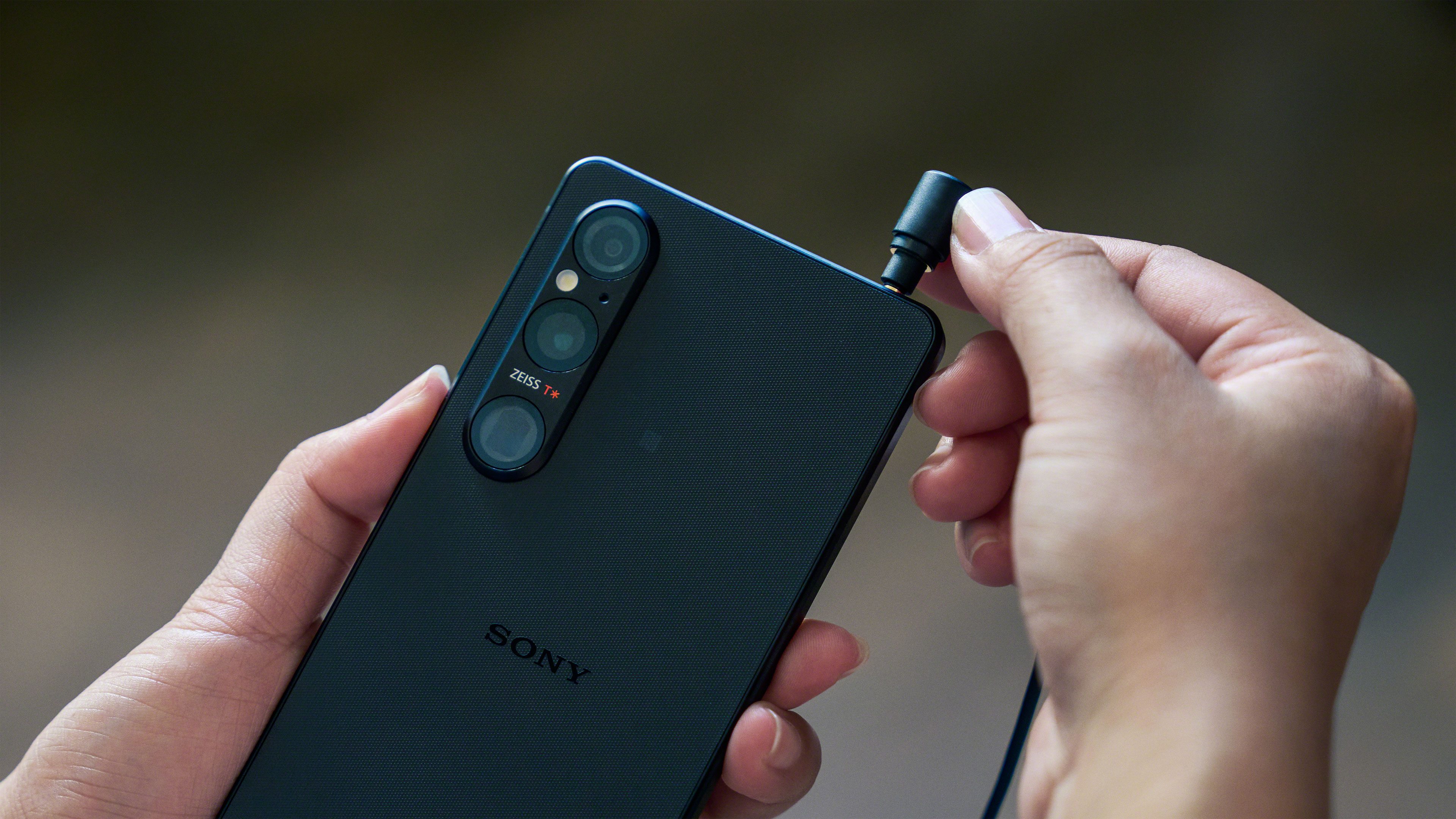 Sony Xperia 1 V Flagship and Xperia 10 V Entry-Level Phones Introduced