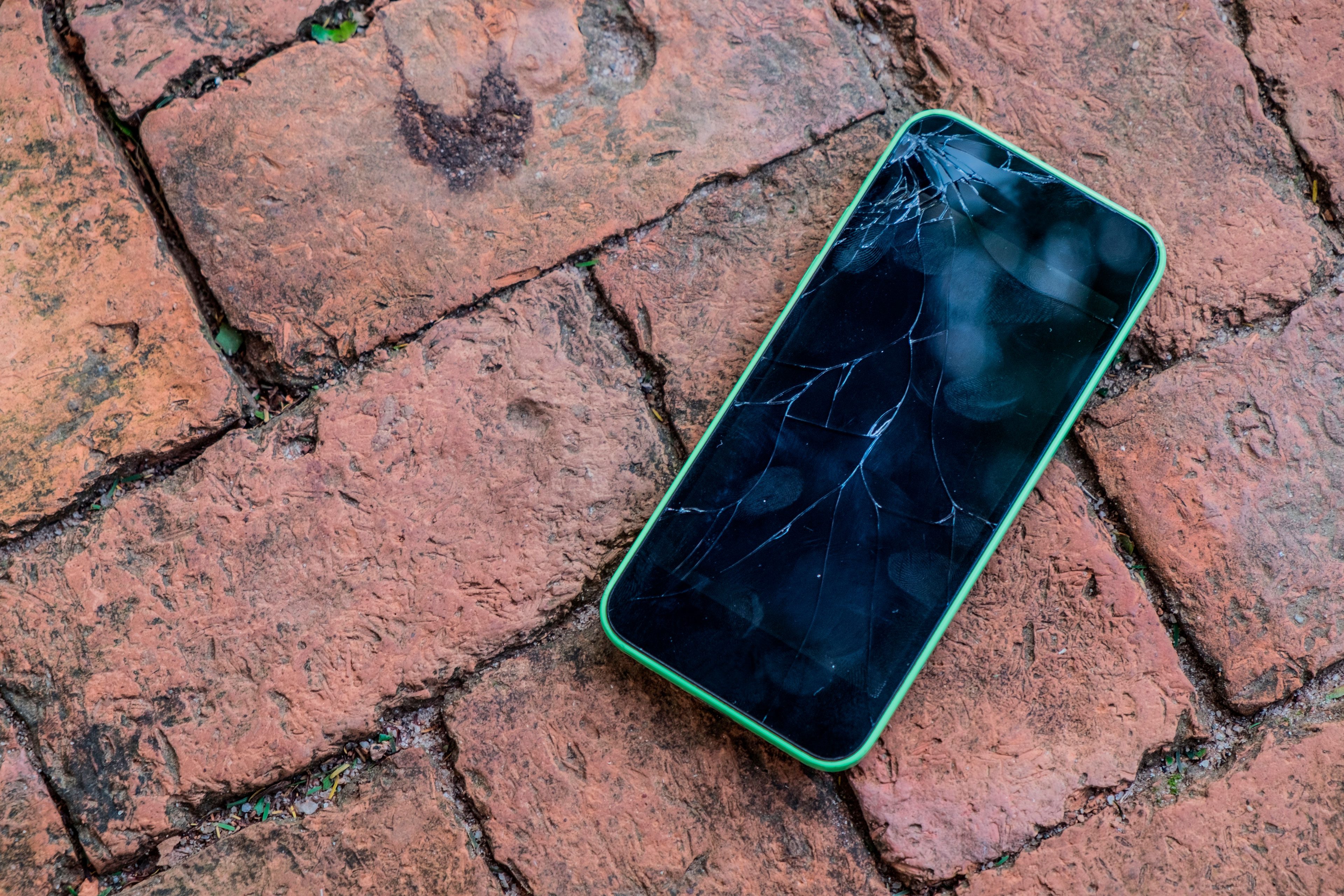 How to Repair Your Phone's Cracked Screen: DIY Tricks, Pro Repairs