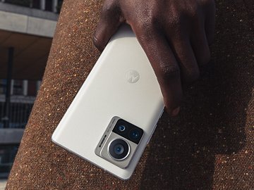 Motorola launches Edge 30 Ultra with a monster 200MP camera